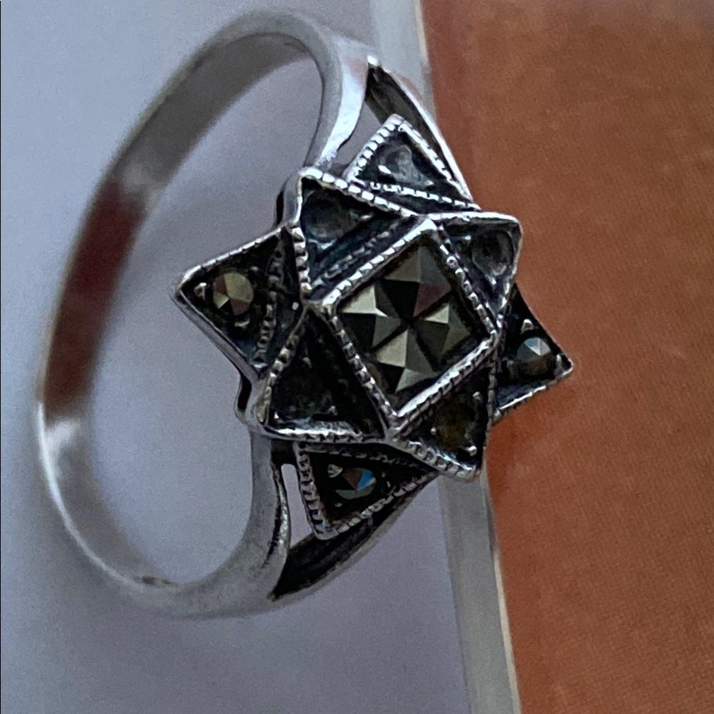 Silver Star Design Ring